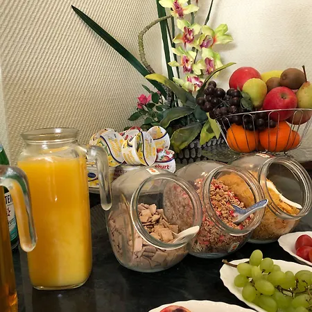 Kaiser Hotel 3*