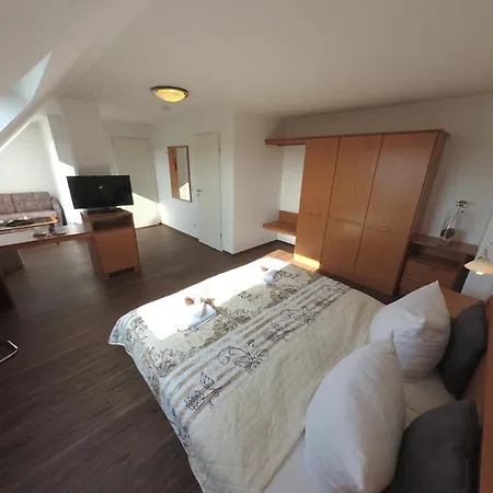Kaiser Hotel 3*